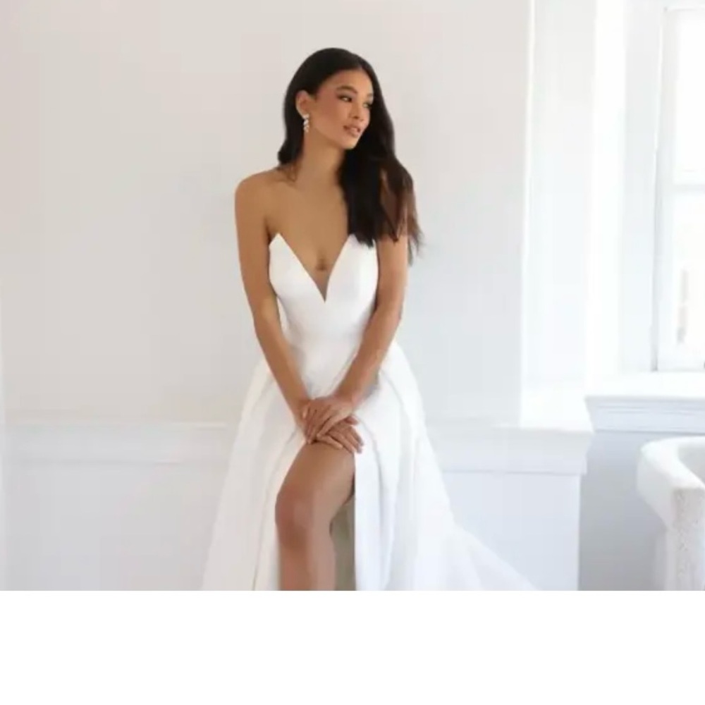 Wedding Gown, Modern Classic Style Holly, Paul Francis wedding shop - Picture 3 of 3